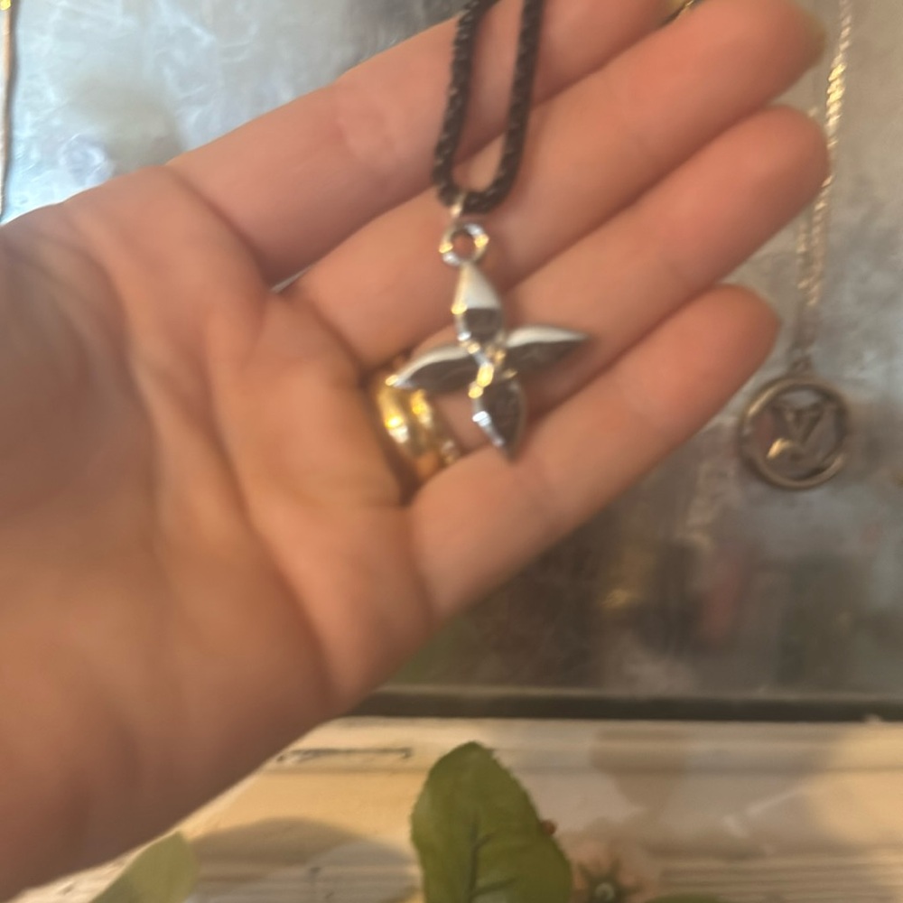 Metal Clover Necklace